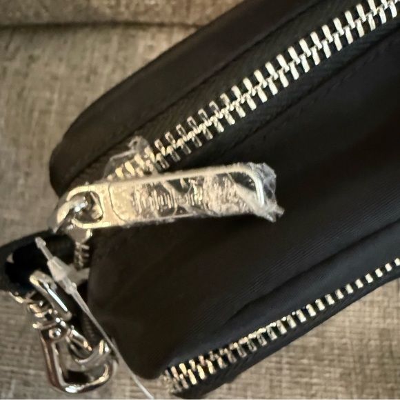 Lululemon Everywhere Crossbody Bag 2L Metal Hardware- Black - Picture 12 of 15